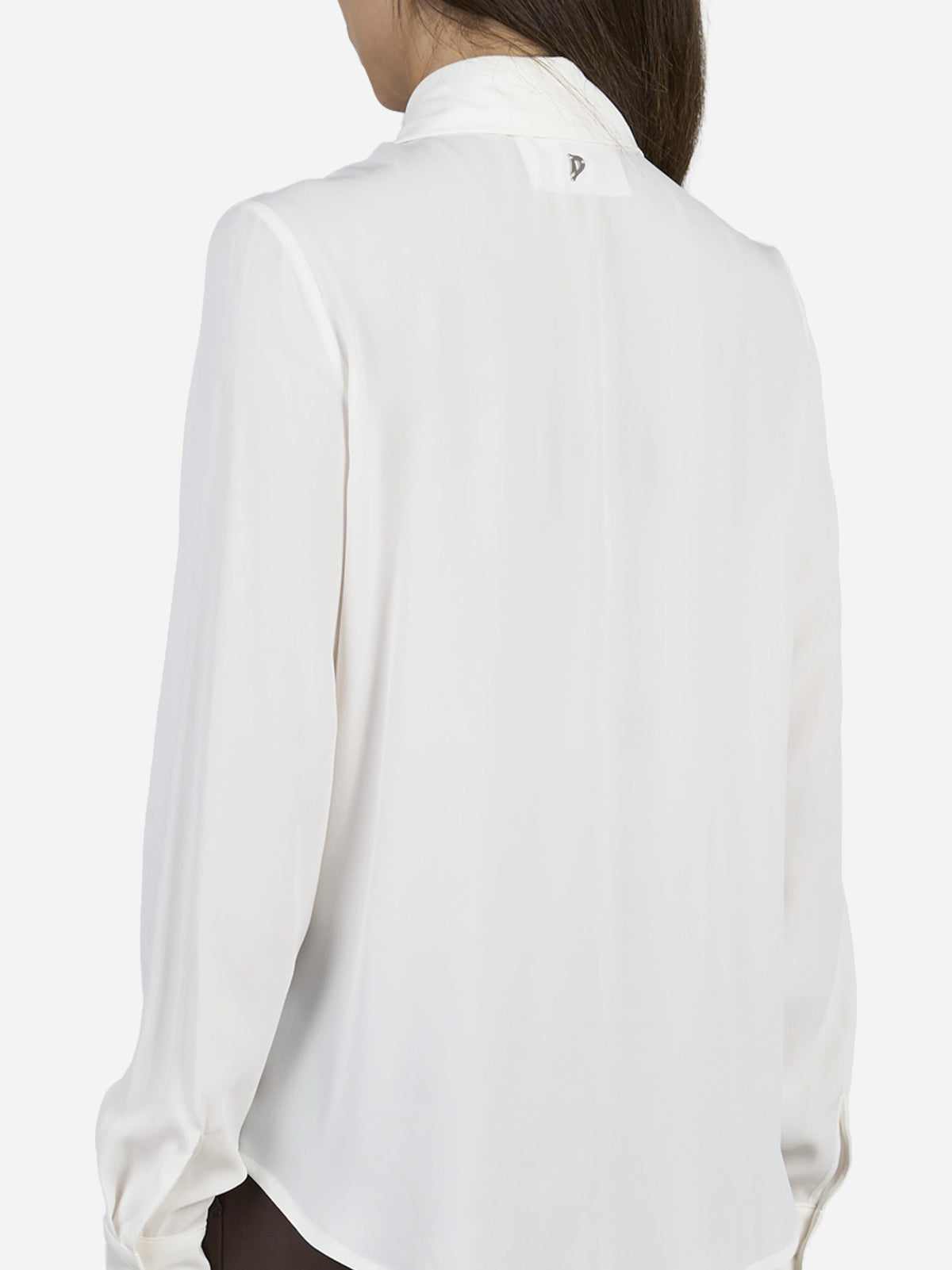 Camicia regular fit in crêpe de Chine misto seta - indossato, vista alternativa