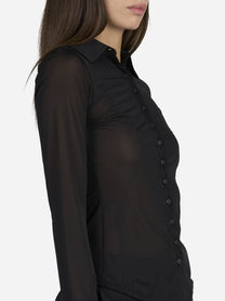 Camicia slim fit in crêpe tulle - dettaglio indossato