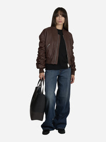 Bomber oversize in pelle di agnello - indossato, look completo