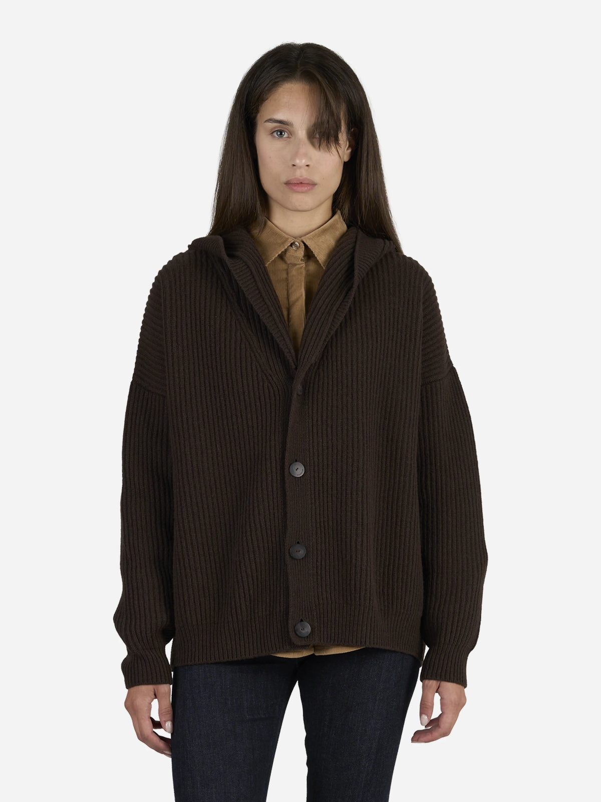 Cardigan oversized pescatore marrone - indossato, vista frontale