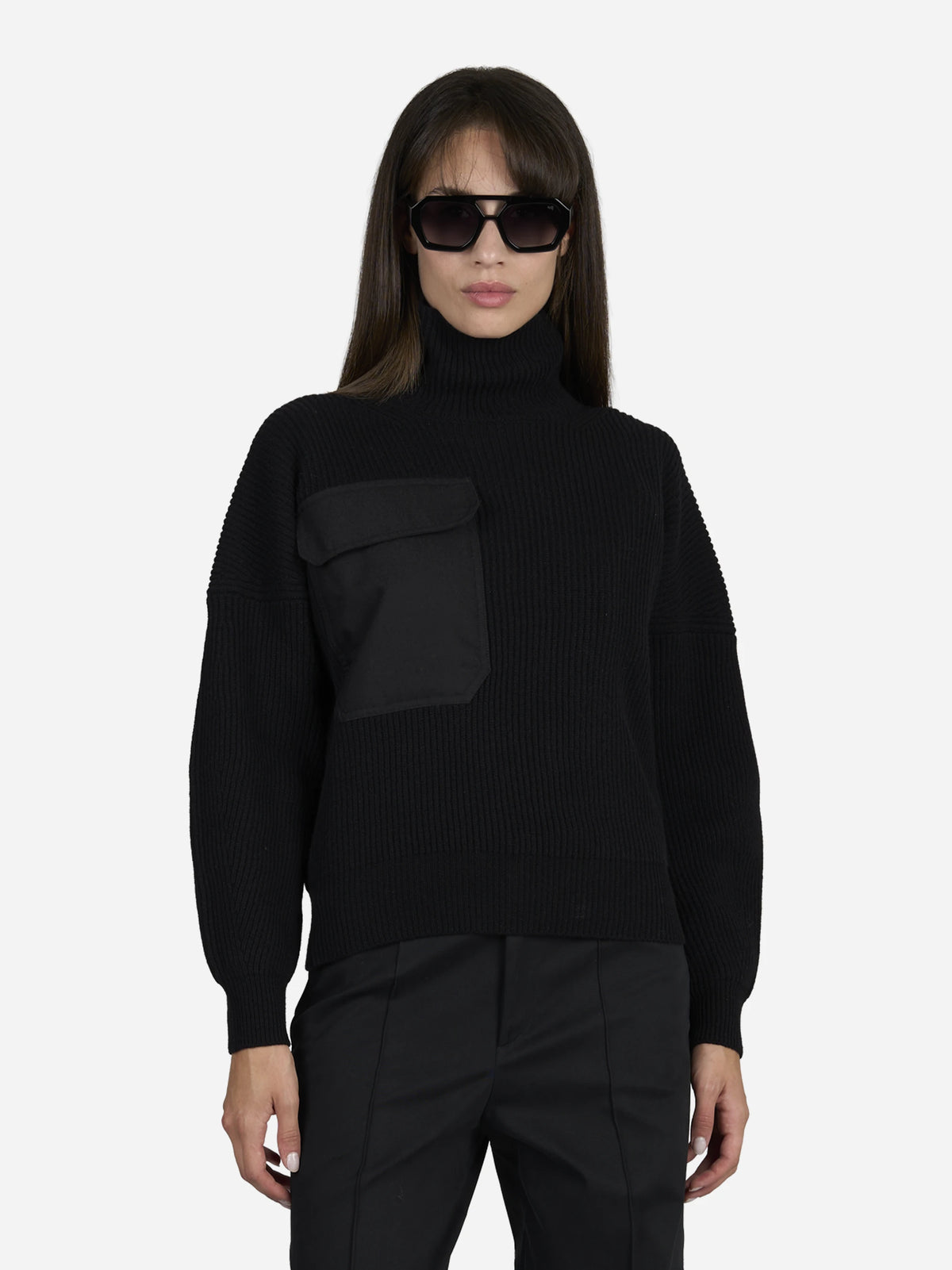 Maglia collo alto regular-fit nera - indossato, vista frontale