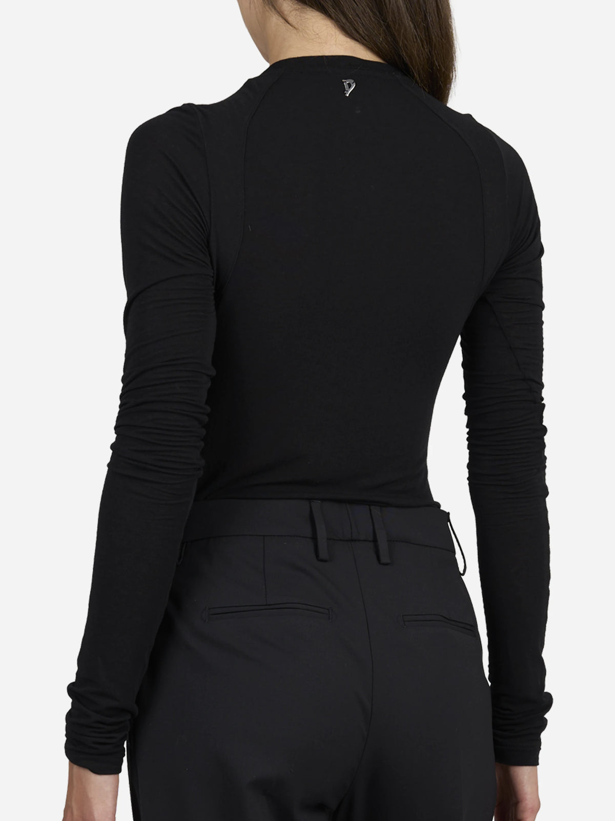 Maglia girocollo slim-fit nera - indossato, vista alternativa