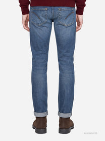 Jeans George slim fit in denim GOTS blu - indossato, vista posteriore