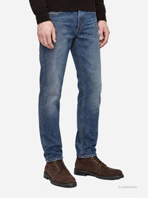 Jeans Brighton carrot fit blu - dettaglio indossato