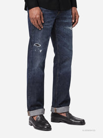 Jeans Ervin loose fit blu con risvolto - dettaglio indossato