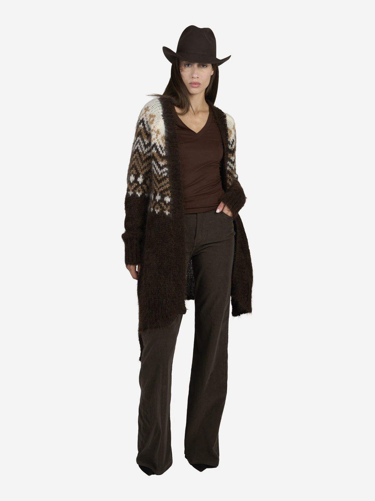 Jeans Amber wide leg in velluto a coste marroni - indossato look completo