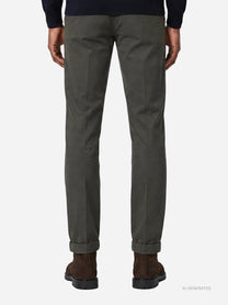 Pantalone Gaubert slim fit in cotone verde - indossato, vista posteriore