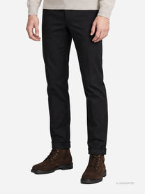 Pantalone Gaubert slim fit nero - dettaglio indossato