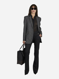 Pantaloni Lexi in lana stretch neri - indossato, look completo