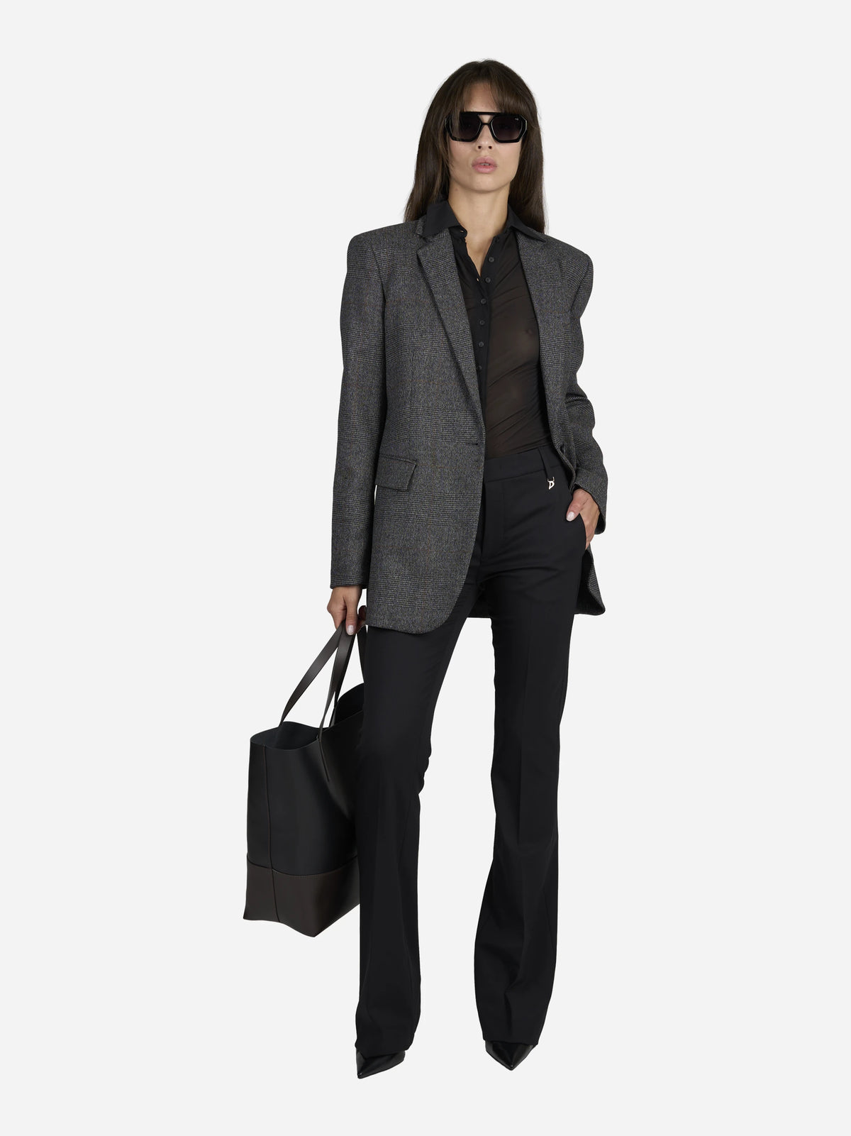 Pantaloni Lexi in lana stretch neri - indossato, look completo