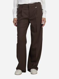 Pantaloni Lia loose fit marroni - indossato, vista frontale
