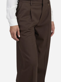 Pantaloni Lia loose fit marroni - dettaglio indossato