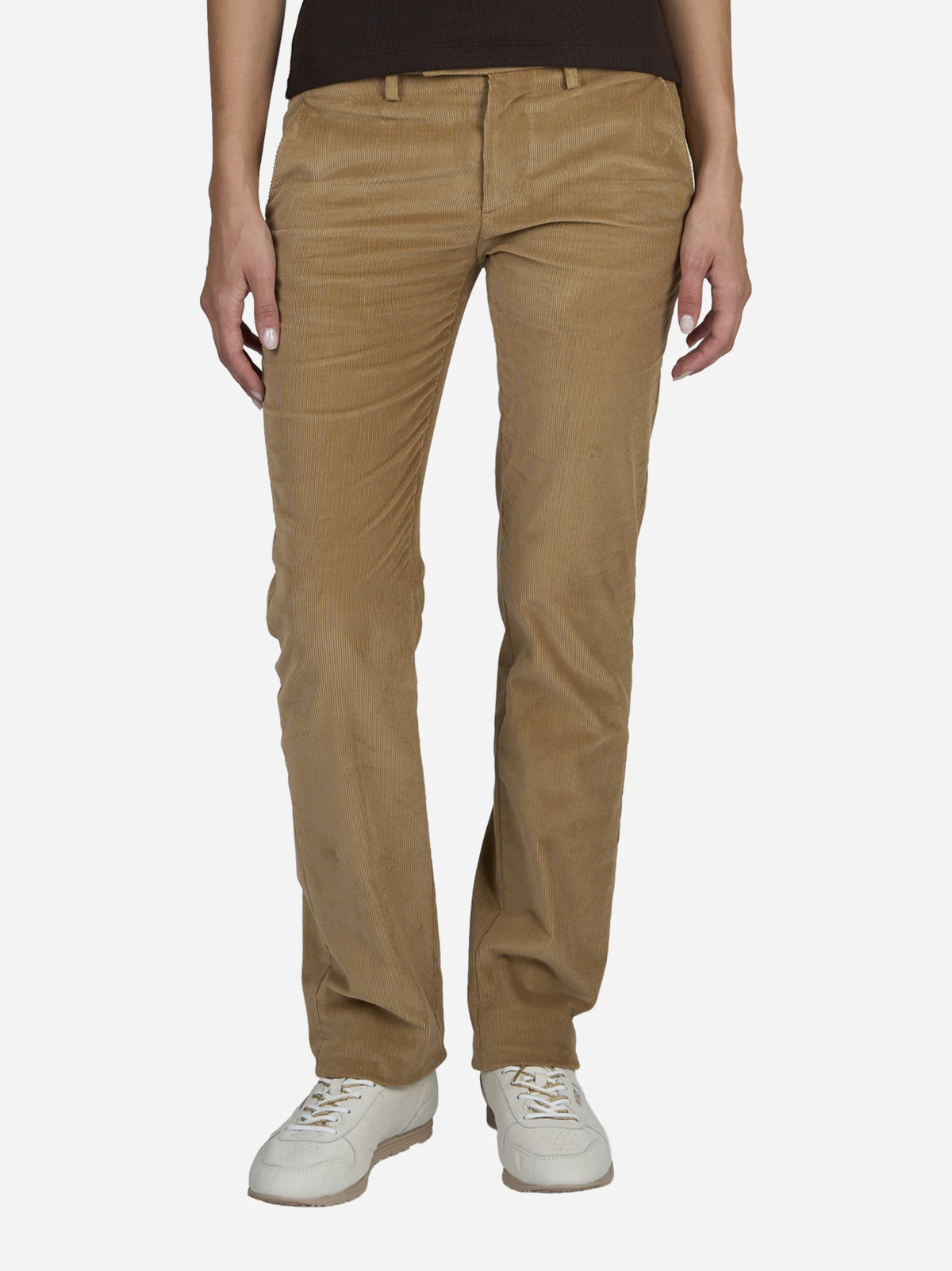 Pantaloni Eleanor regular fit in velluto beige - indossato, vista frontale