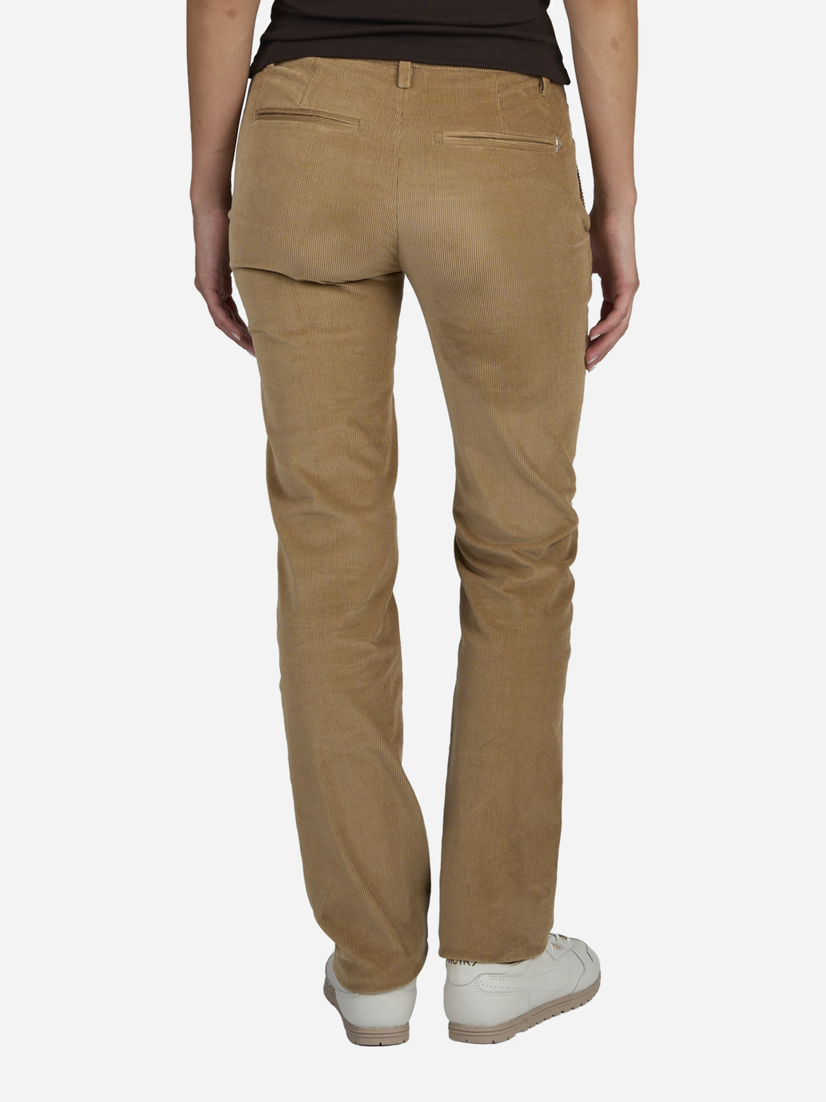 Pantaloni Eleanor regular fit in velluto beige - indossato, vista posteriore