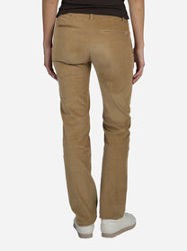 Pantaloni Eleanor regular fit in velluto beige - indossato, vista posteriore