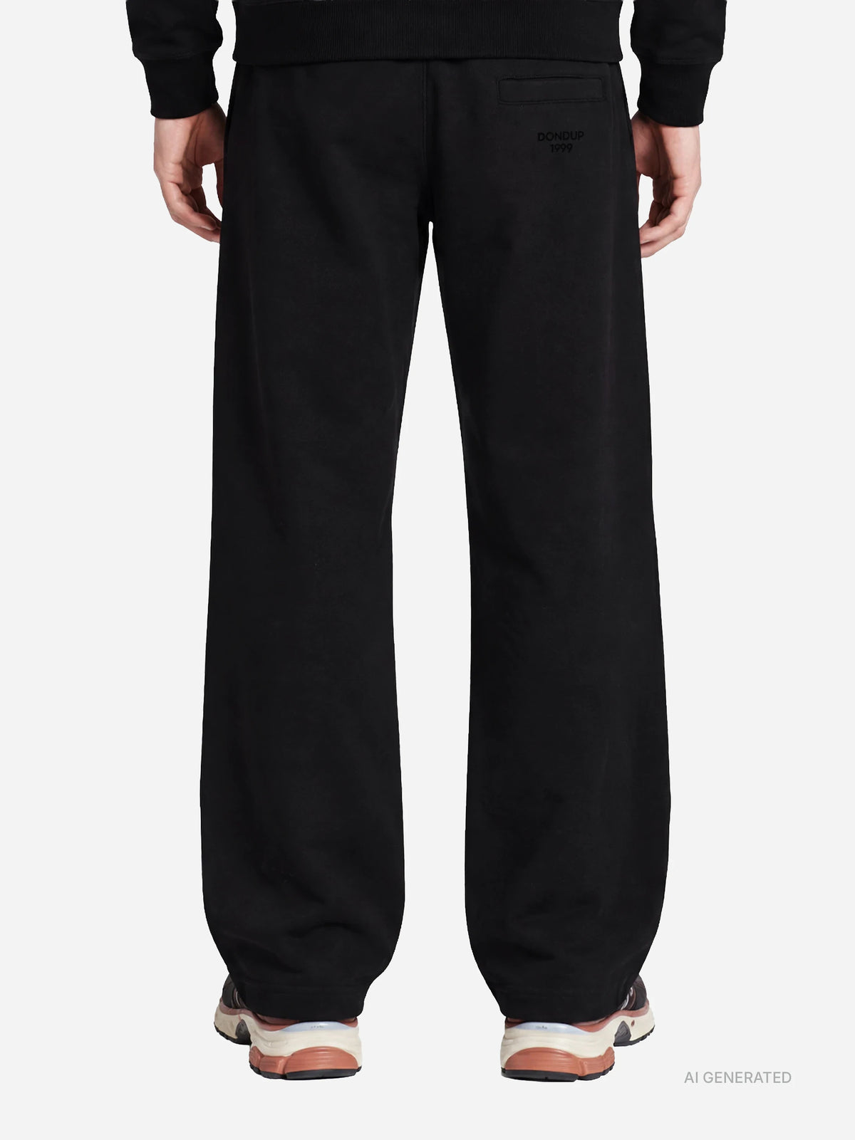 Pantaloni jogger regular in felpa neri - indossato, vista posteriore