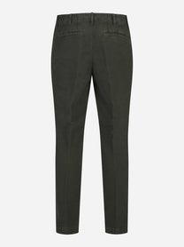 Pantaloni Zyan carrot fit in cotone stretch verde - vista posteriore