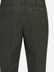 Pantaloni Zyan carrot fit in cotone stretch verde - dettaglio del prodotto