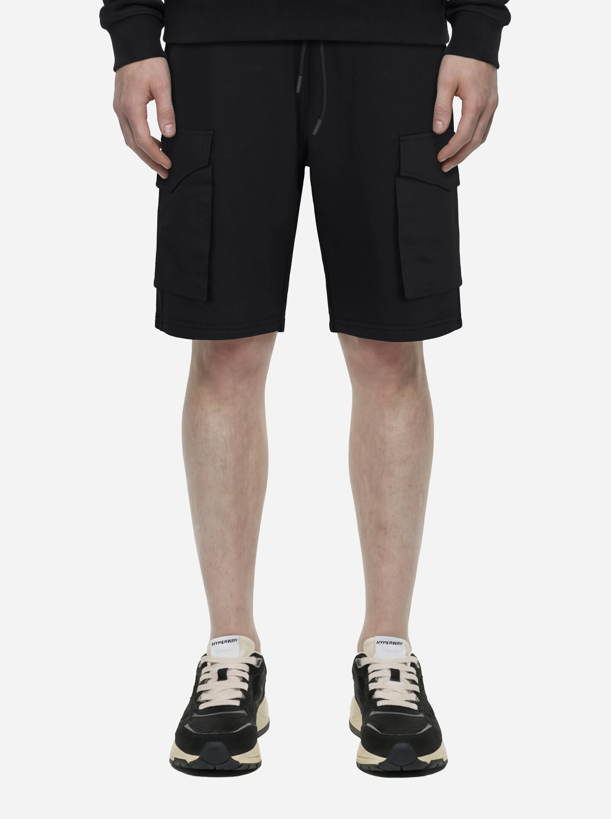 Shorts in jersey nero con tasche