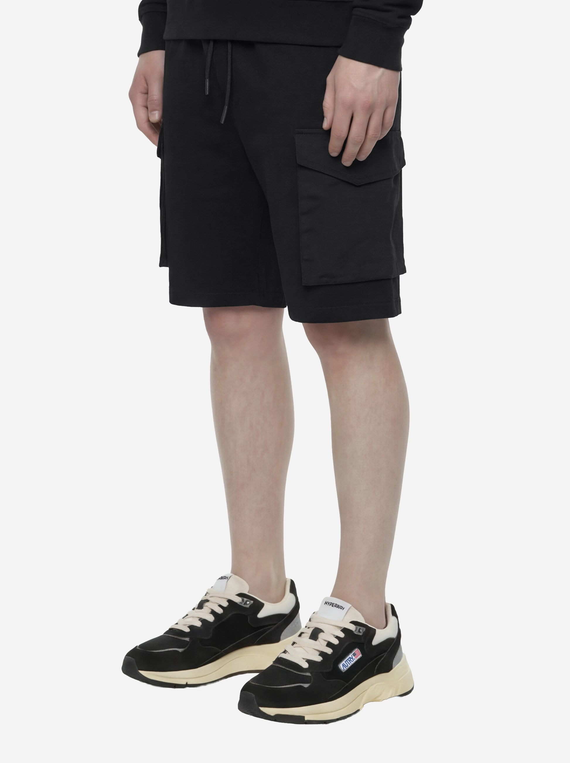 Shorts in jersey nero con tasche