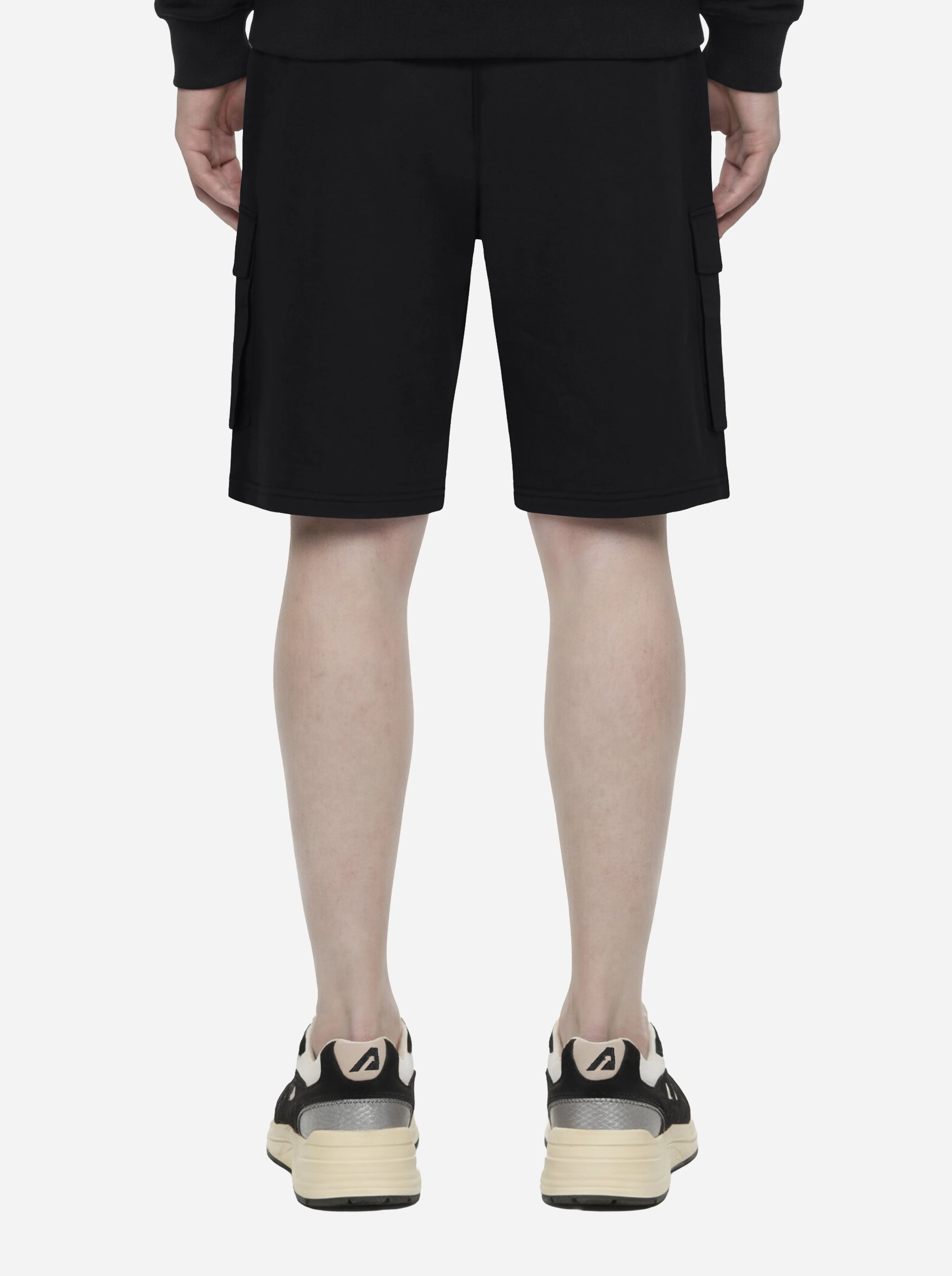 Shorts in jersey nero con tasche
