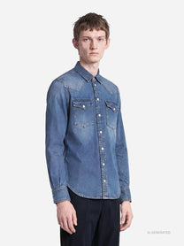 Camicia texana regular-fit in denim blu - dettaglio indossato