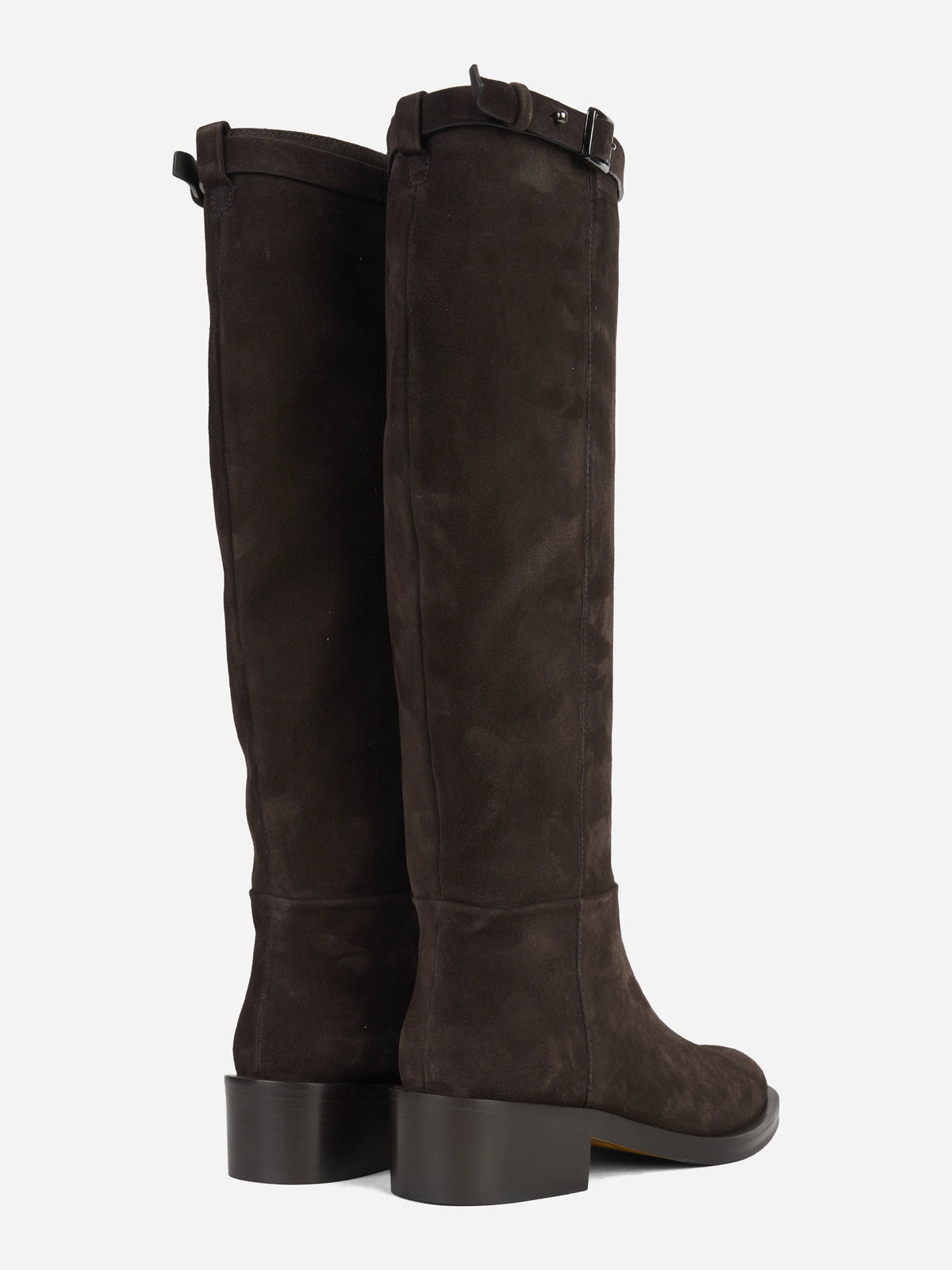 Stivale con tacco in suede mogano - dettaglio della coppia