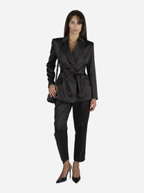 Giacca in raso stretch con cintura nera - indossato, posa alternativa