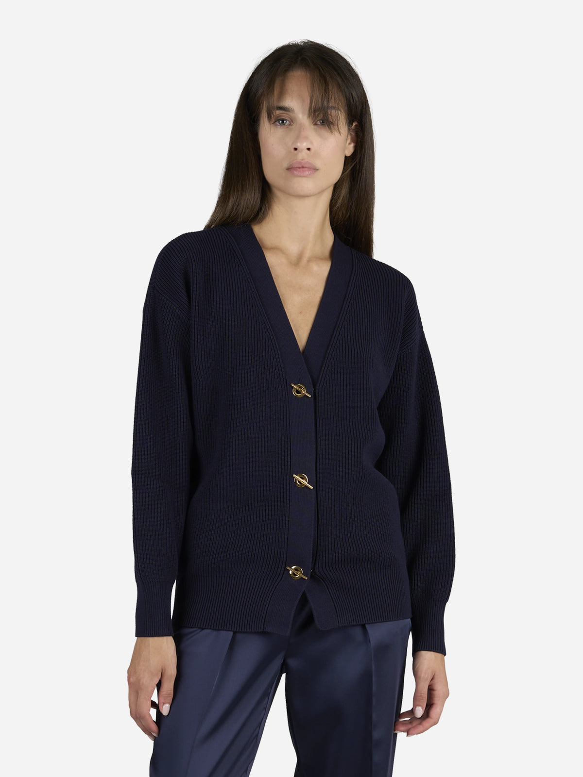 Cardigan con bottoni gioiello blu - indossato, vista frontale
