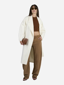 Top in maglia con dettagli gioiello marrone - indossato, posa alternativa