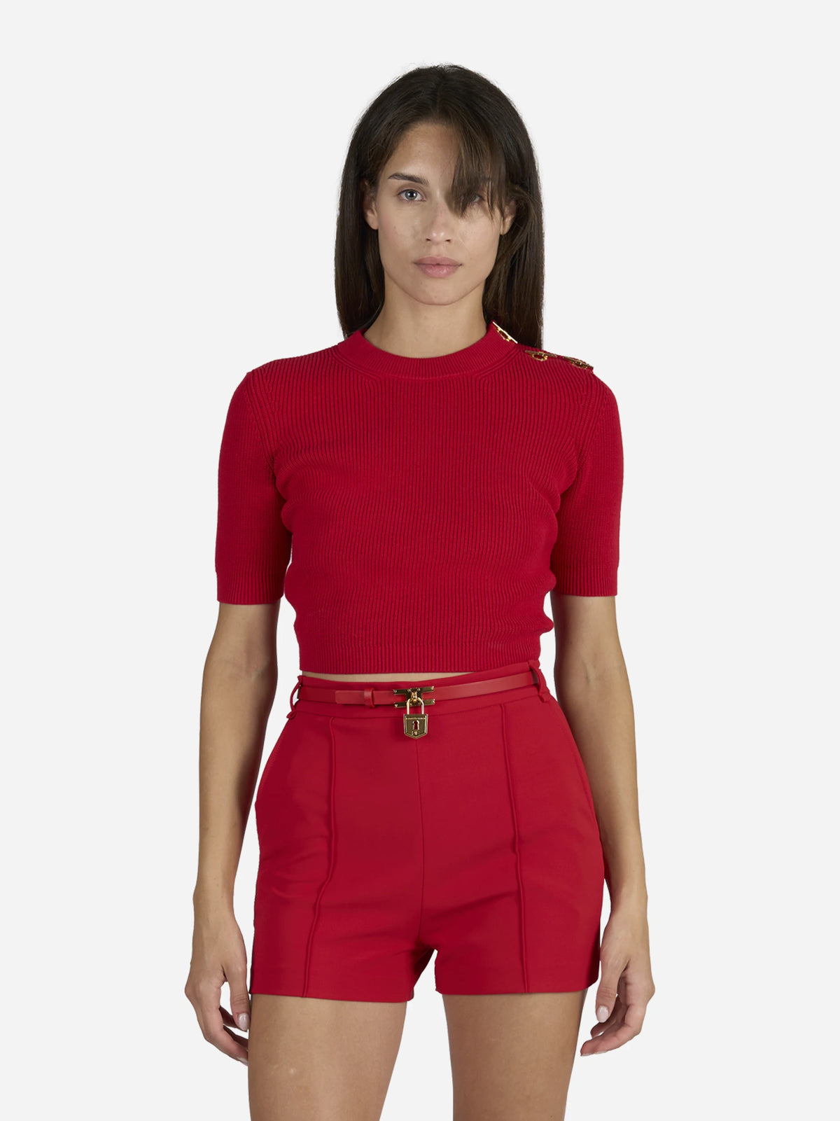 Top in maglia con dettagli gioiello rosso - indossato, vista frontale