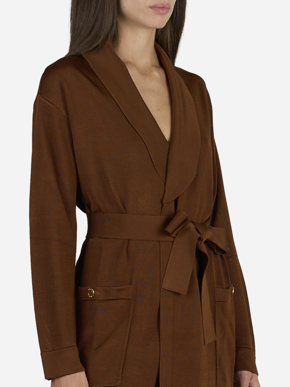 Cardigan in viscosa con cintura marrone - dettaglio indossato
