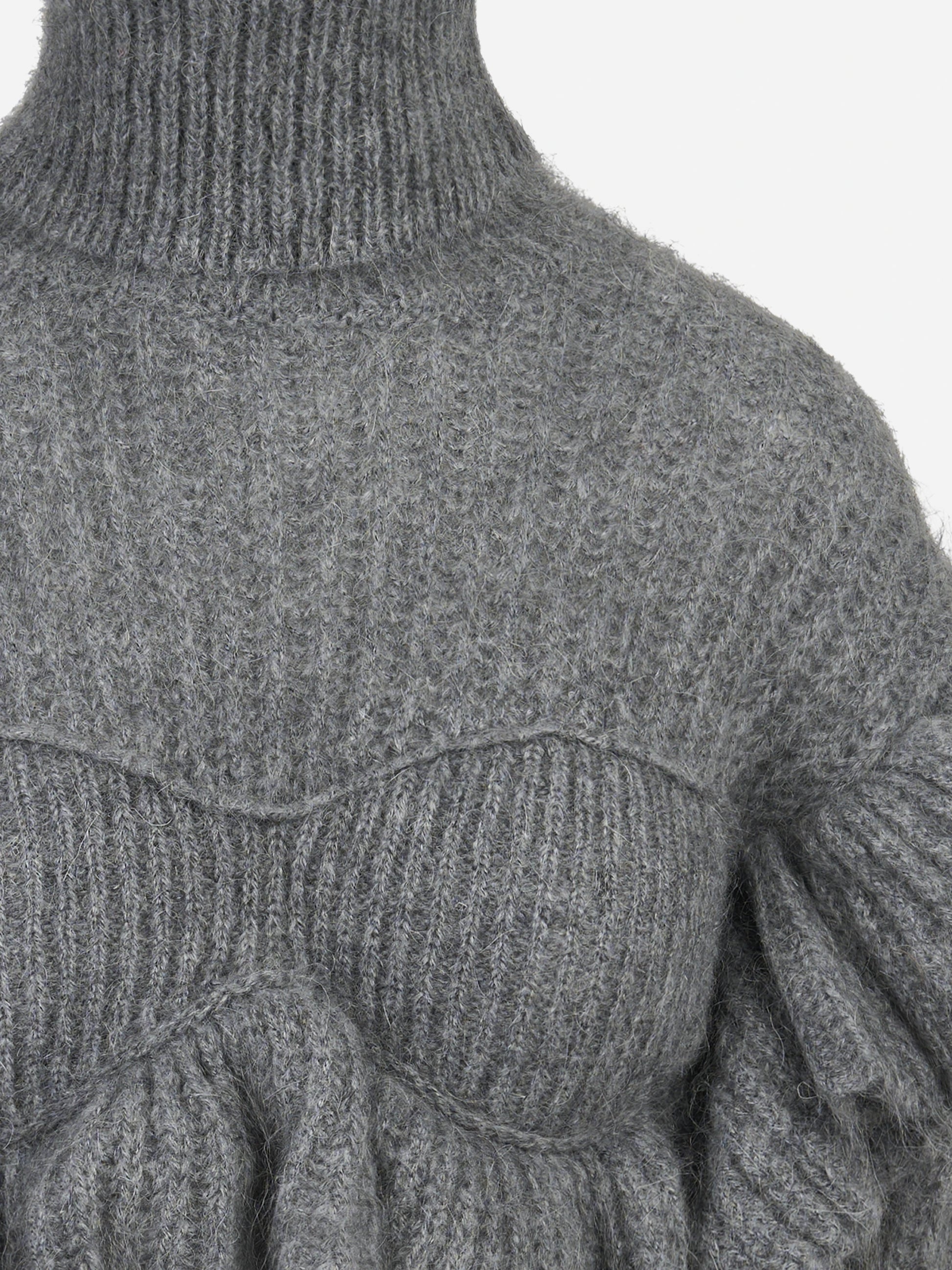 Pullover in mohair con volant - dettaglio del prodotto