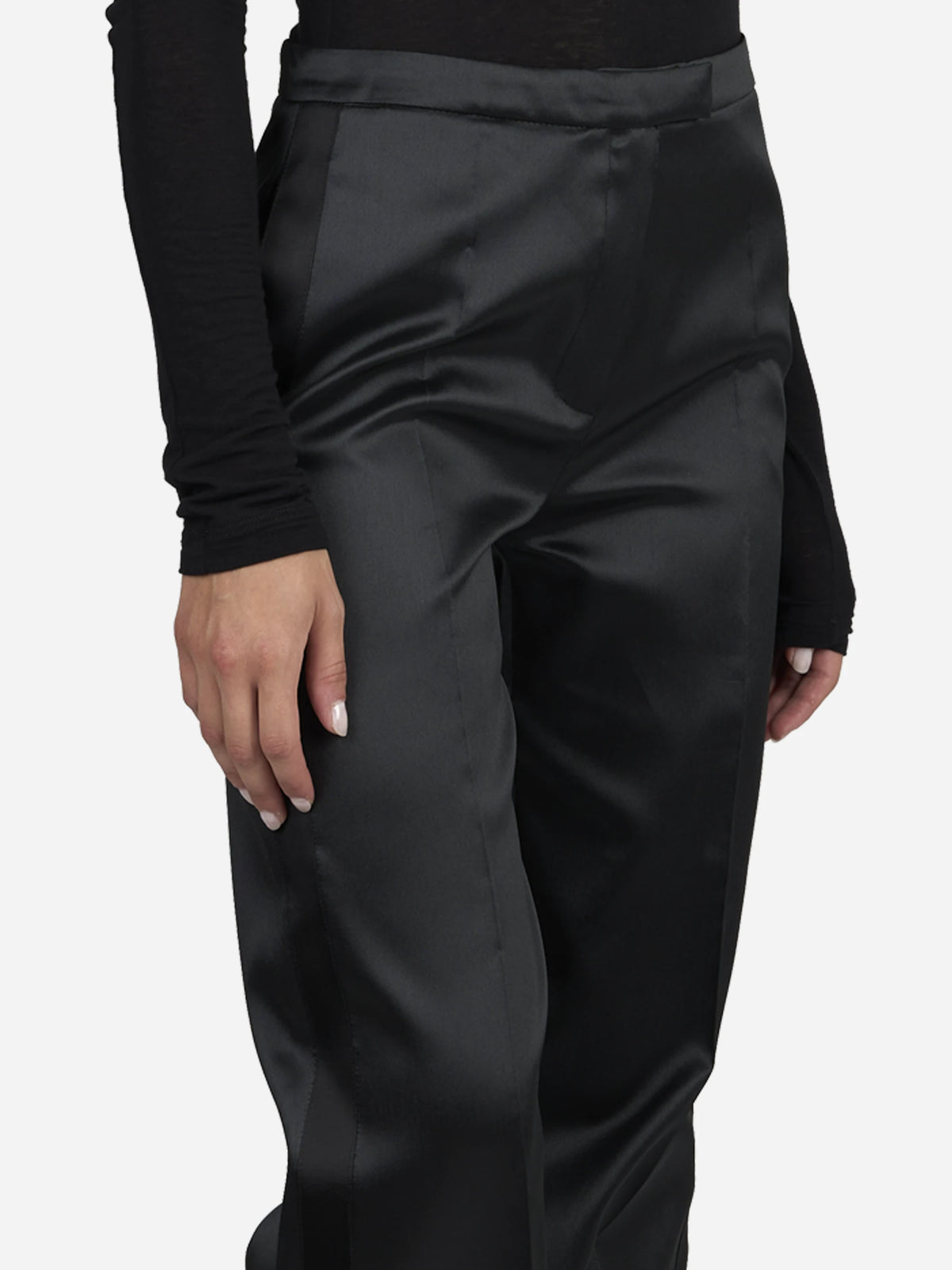 Pantaloni ampi in gazar e raso neri - dettaglio indossato