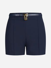 Shorts in crêpe leggero con cintura blu - vista frontale