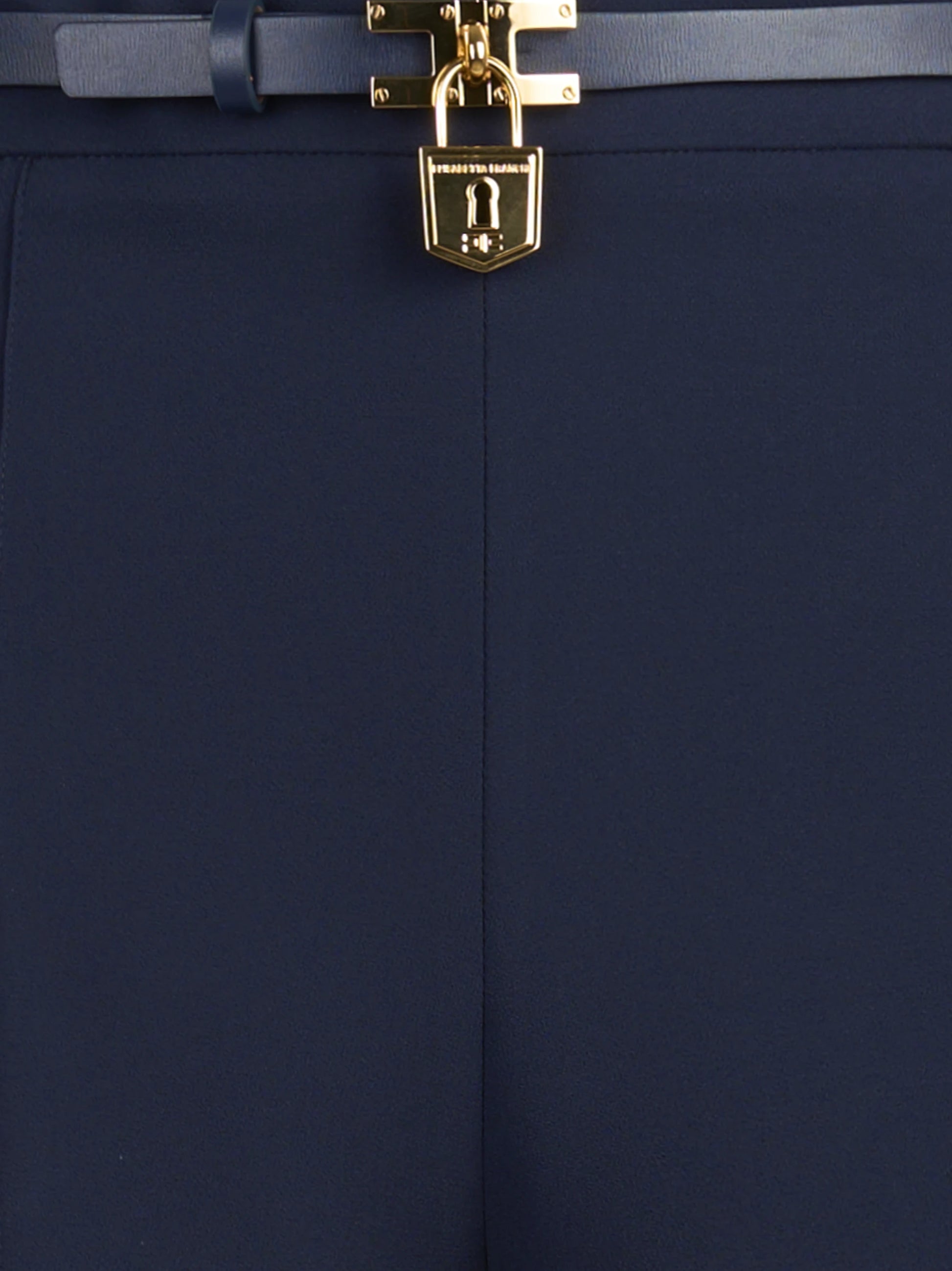 Shorts in crêpe leggero con cintura blu - dettaglio del prodotto