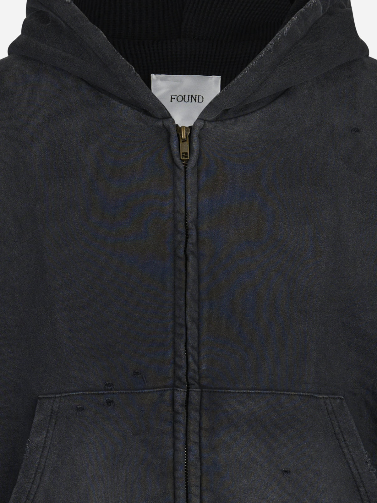 Felpa zip-up Distressed nera - dettaglio del capo