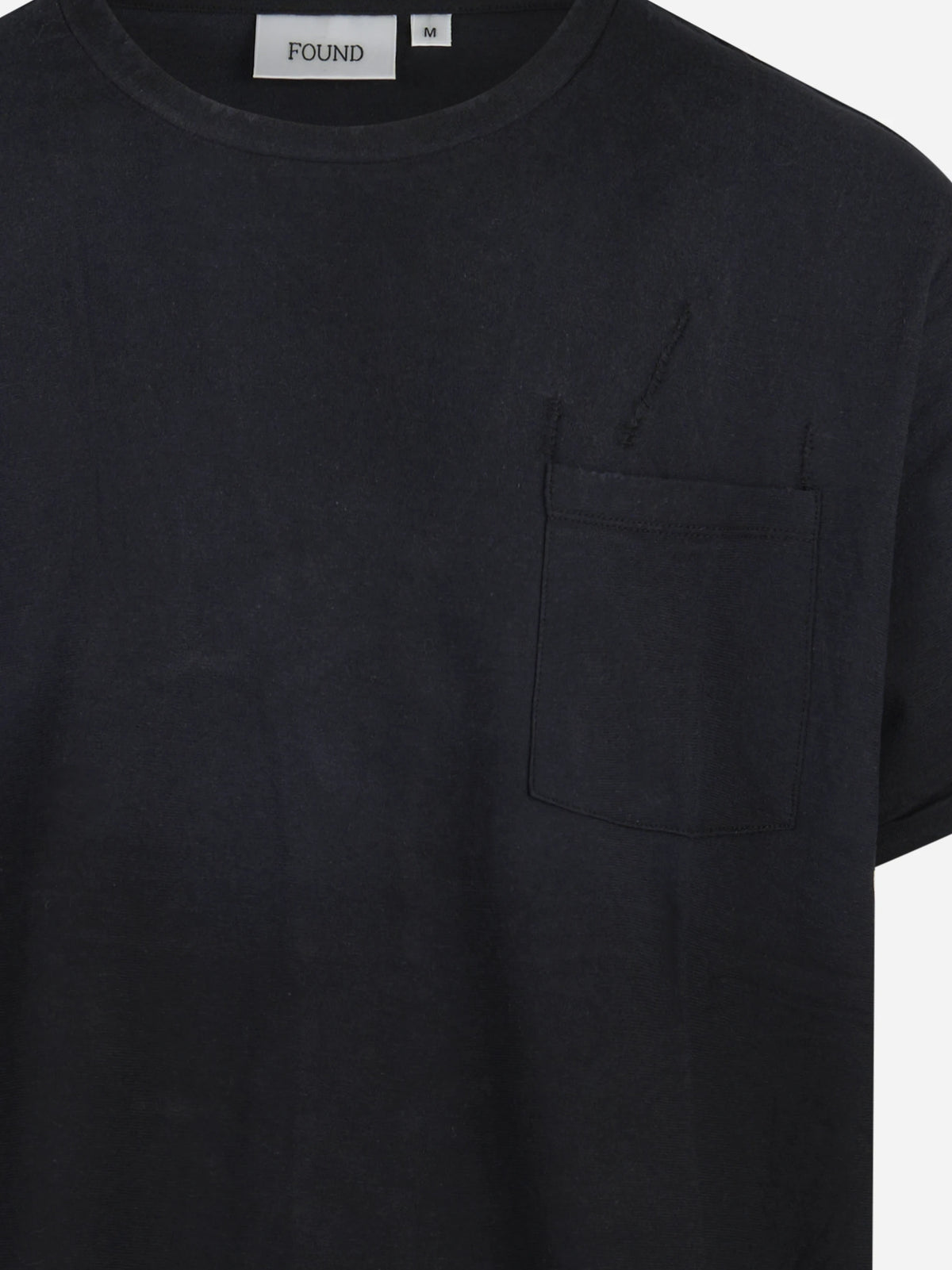 T-shirt Weathered Pocket nera - dettaglio del capo