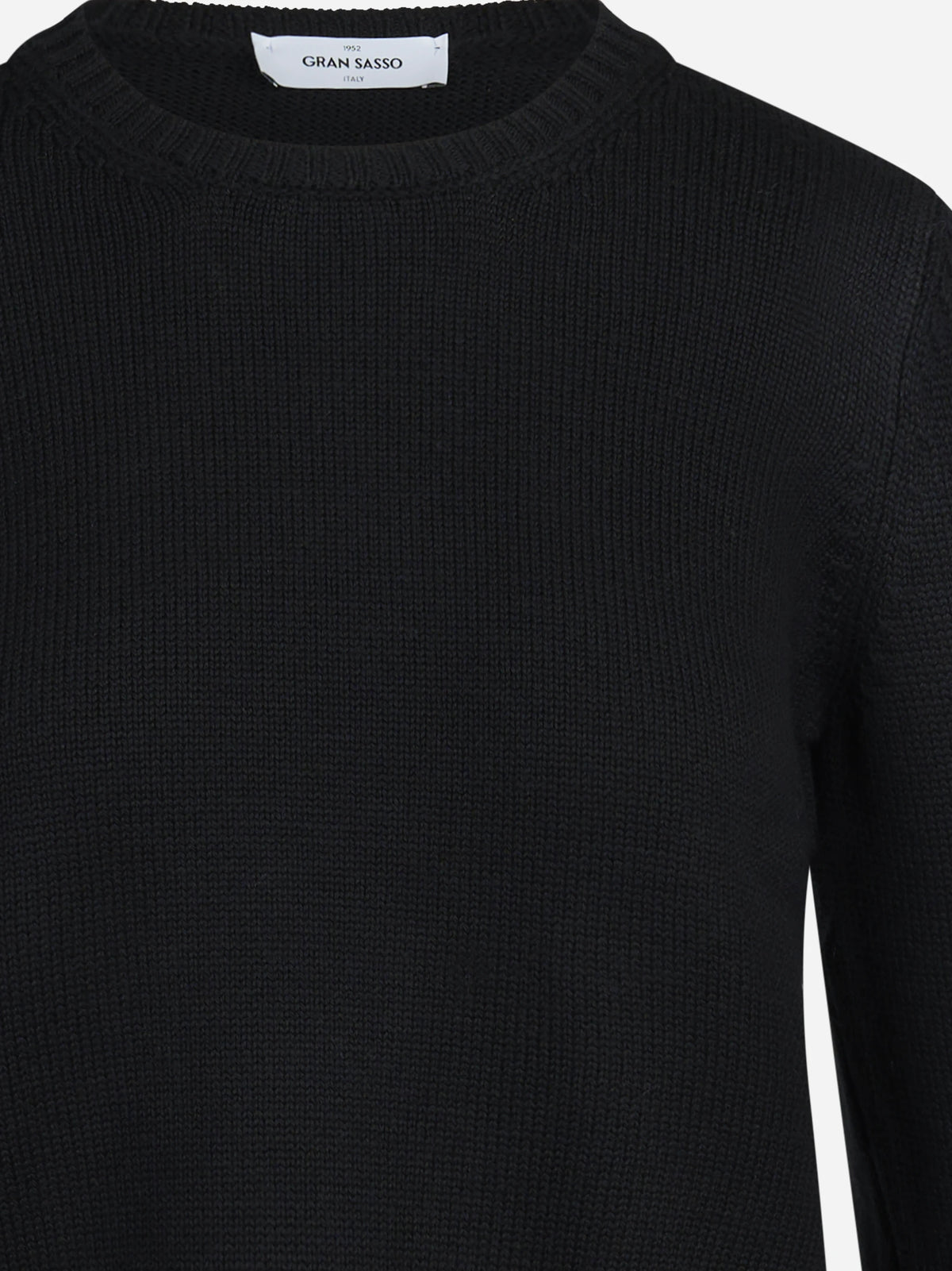 Maglia girocollo in lana vergine nero - dettaglio del prodotto
