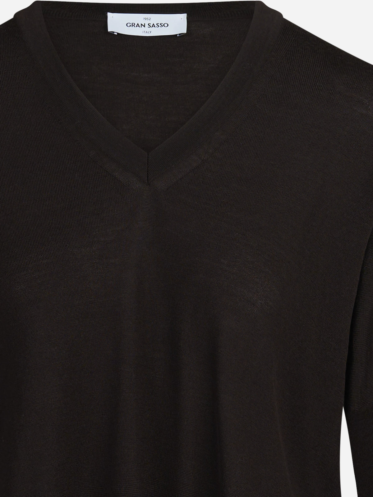 Maglia oversize con scollo a V marrone - dettaglio del prodotto