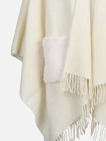 Mantella in lana e cashmere con tasche in ecopelle bianco - dettaglio del prodotto