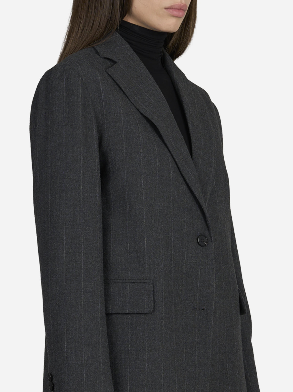 Blazer monopetto gessato grigio - dettaglio indossato