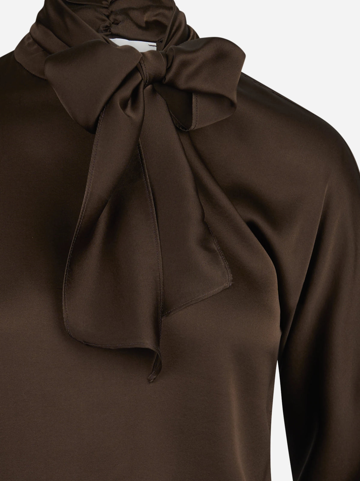 Blusa in raso di seta con fiocco marrone - dettaglio del prodotto