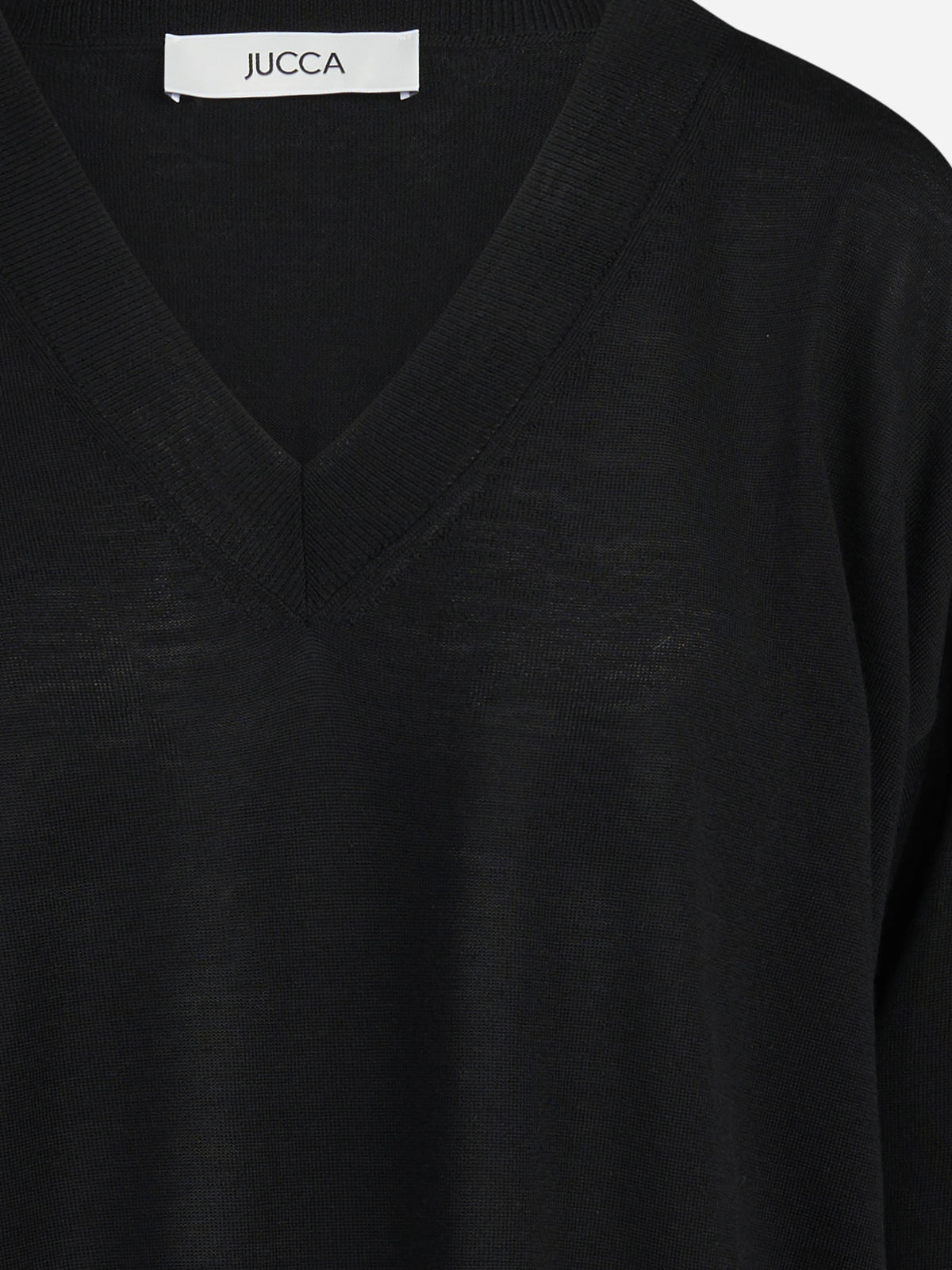 Maglia oversize con scollo a V nera - dettaglio del prodotto