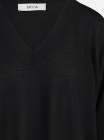 Maglia oversize con scollo a V nera - dettaglio del prodotto