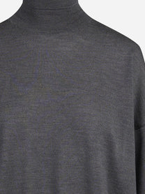 Maglia dolcevita oversize grigia - dettaglio del prodotto