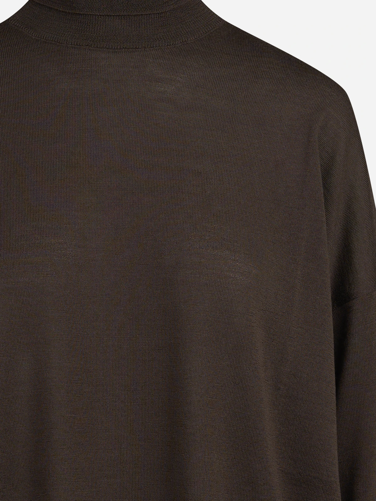 Maglia dolcevita oversize marrone - dettaglio del prodotto