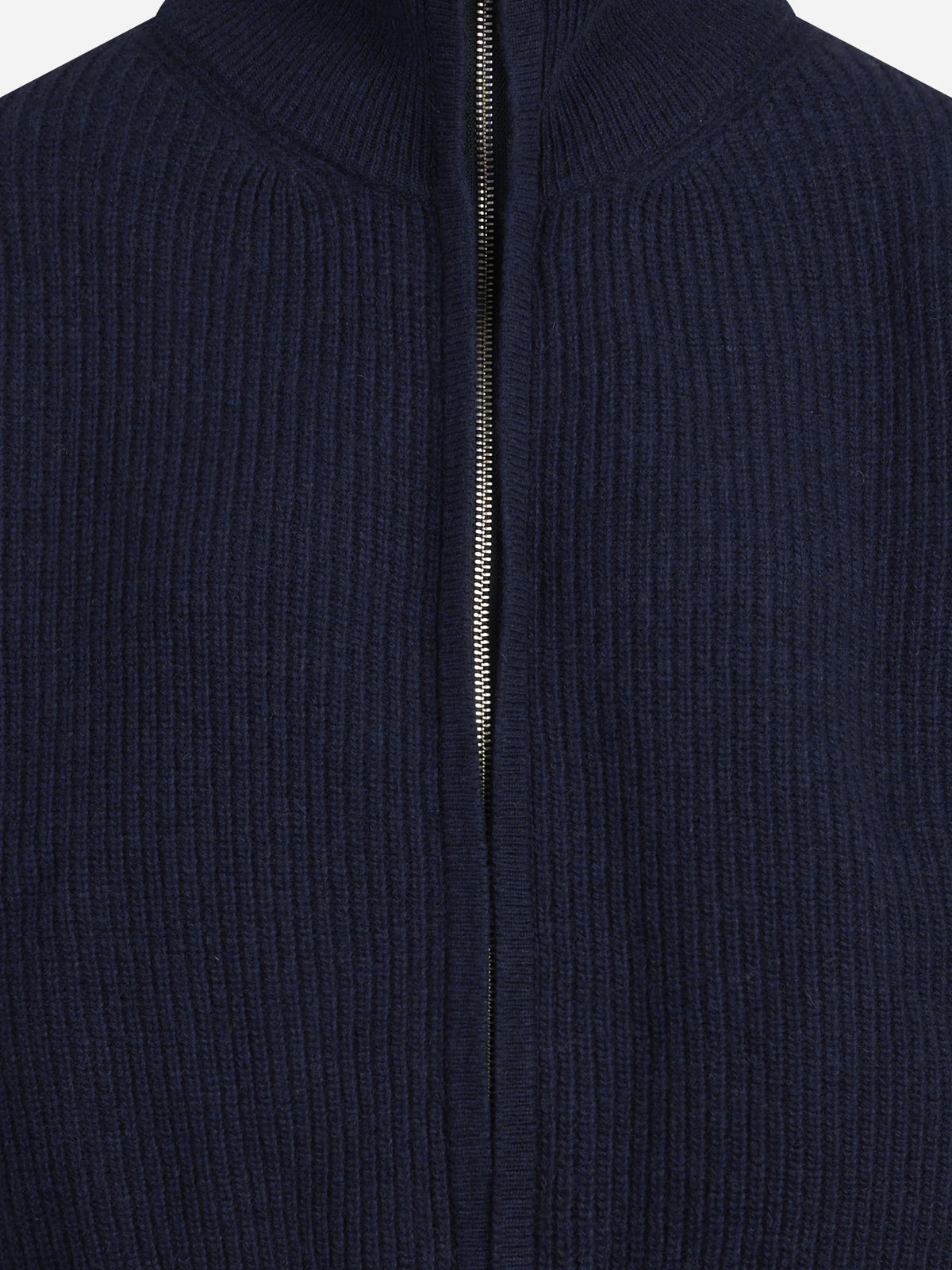 Maglia polo oversize in lana blu - dettaglio del prodotto
