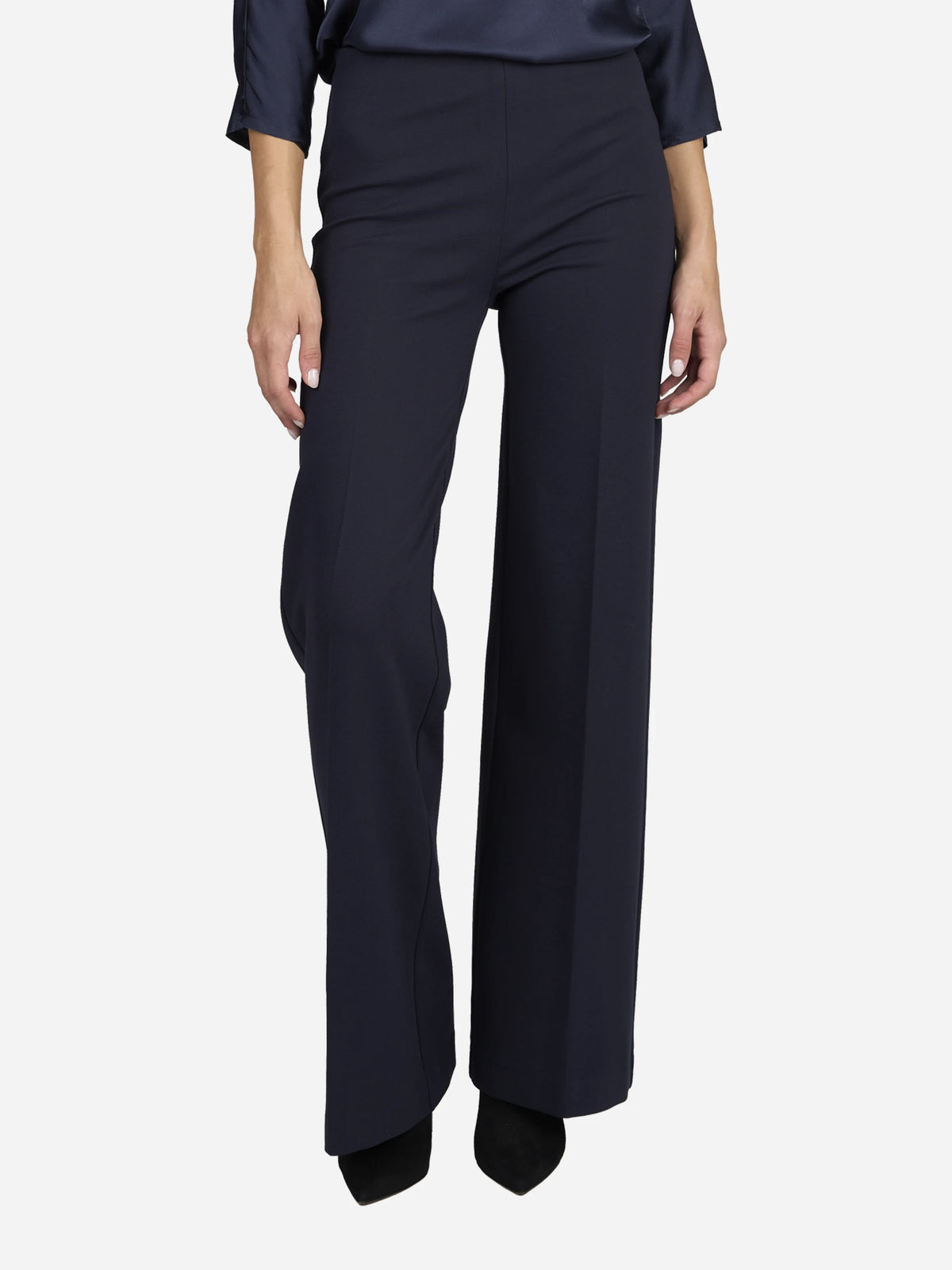 Pantaloni wide leg in viscosa blu notte - indossato, vista frontale