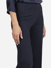Pantaloni wide leg in viscosa blu notte - dettaglio indossato